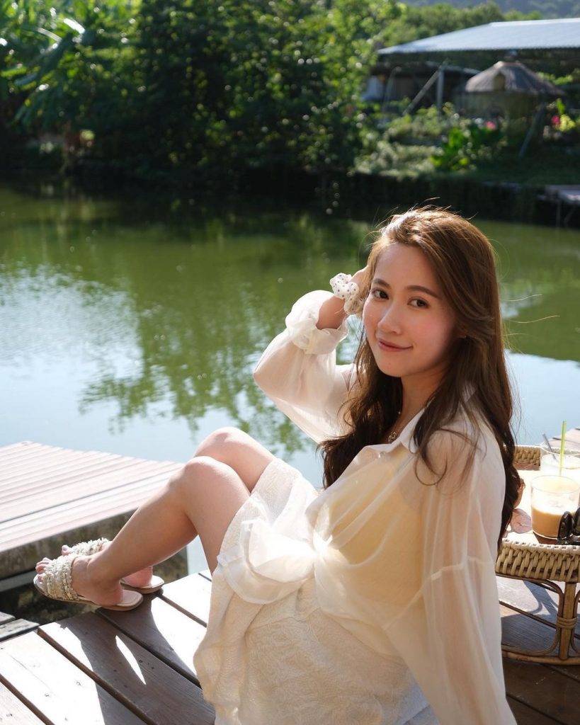 黄婧灵
