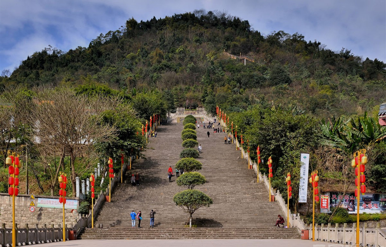  p data-id="gnwli8uf7a">南充西山,也称西山风景区,位于四川省南充市