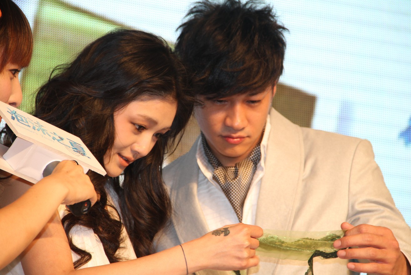  p data-id="go68gzok2g">《泡沫之夏》(summer desire),是2010年由 a