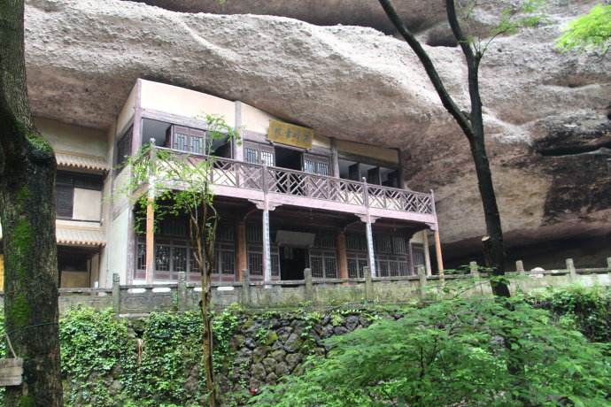  p>五峰书院位于浙江省金华市方岩镇橙麓村寿山坑内,含五峰书院,丽泽