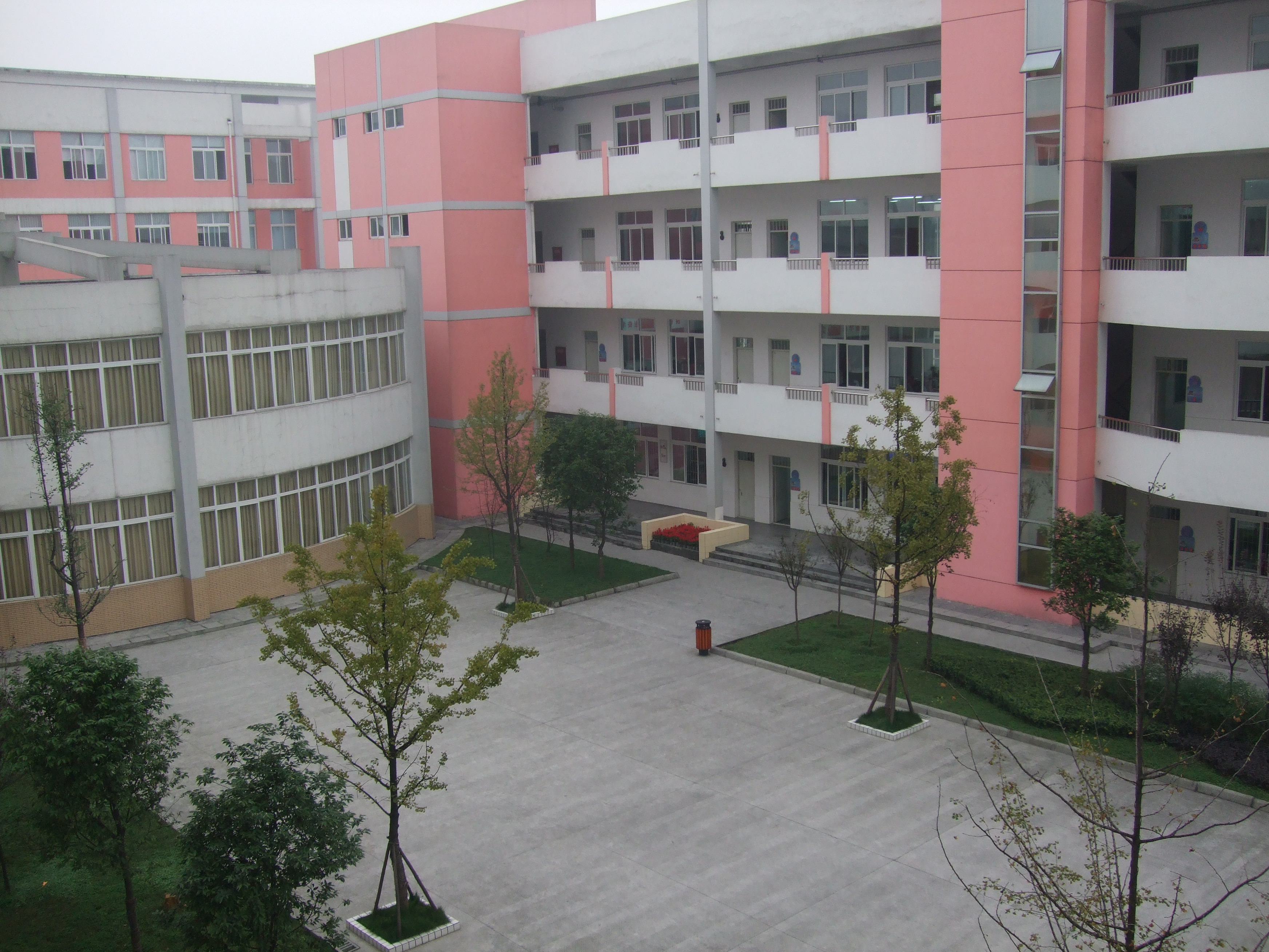 温江区实验学校