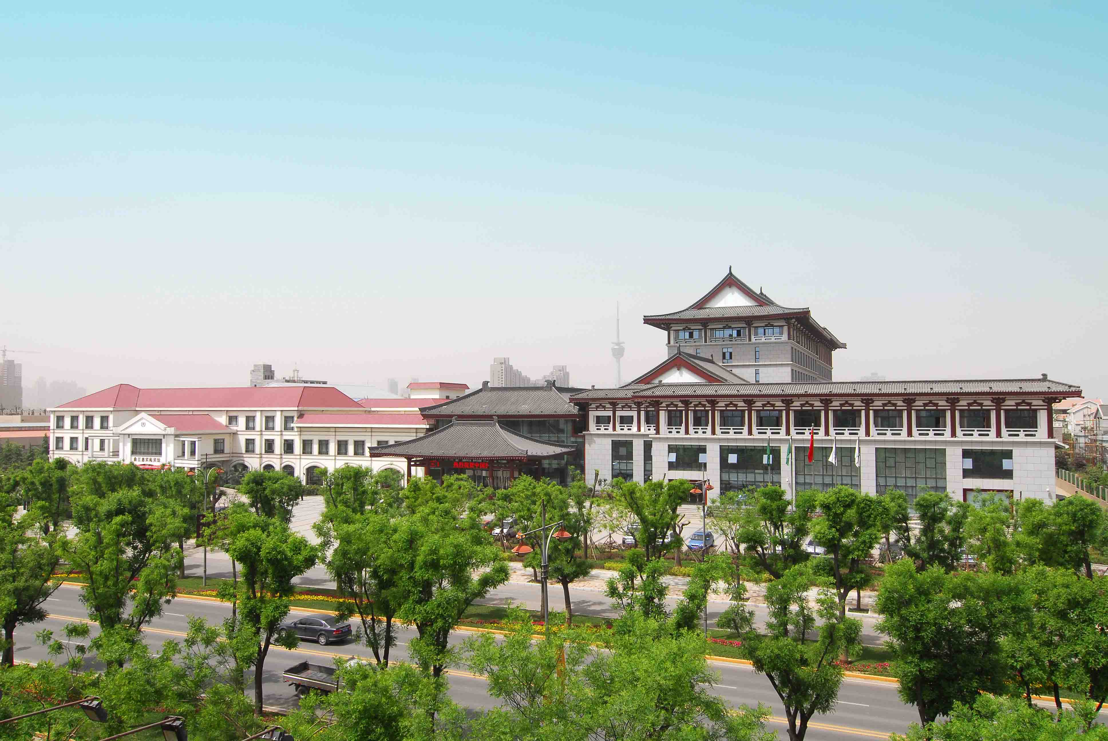  p>西安曲江惠宾苑宾馆是由大唐西市集团投资兴建的一家园林式酒店