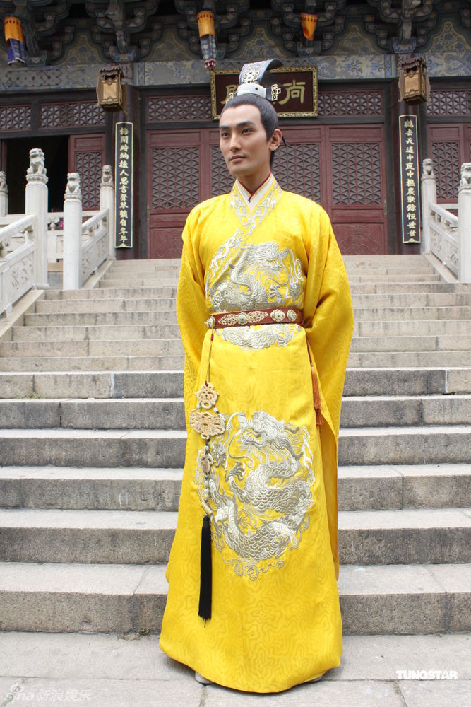 id="2dbixucufuc">1 /sup>出生于韩国庆尚北道醴泉郡,韩国男歌手,演员