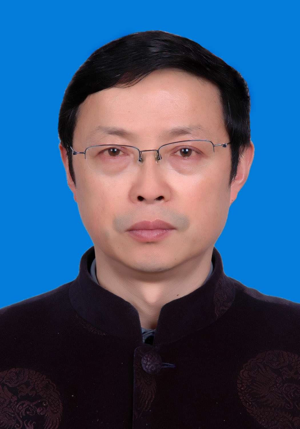  p data-id="gnb7nuq42o">黄映红,陕西勉县中学高级教师,校长.