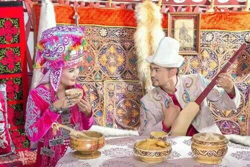 民族语言为柯尔克孜语,属阿尔泰语系突厥语族东匈语支克普恰克语组