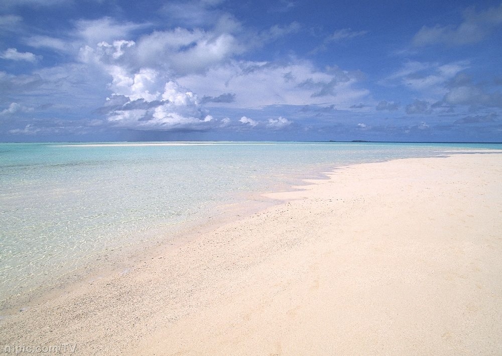  p>沙滩就是由于沙子堆积形成的沿水边的陆地或水中高出水面的平地.