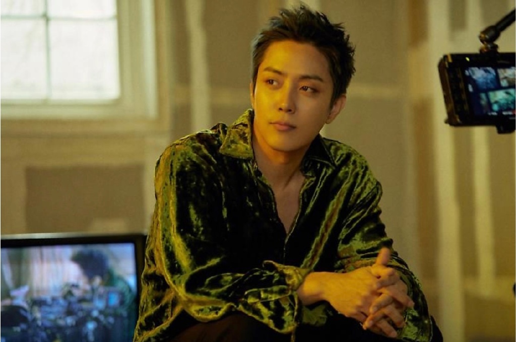 《all for you》为韩国组合<a target="