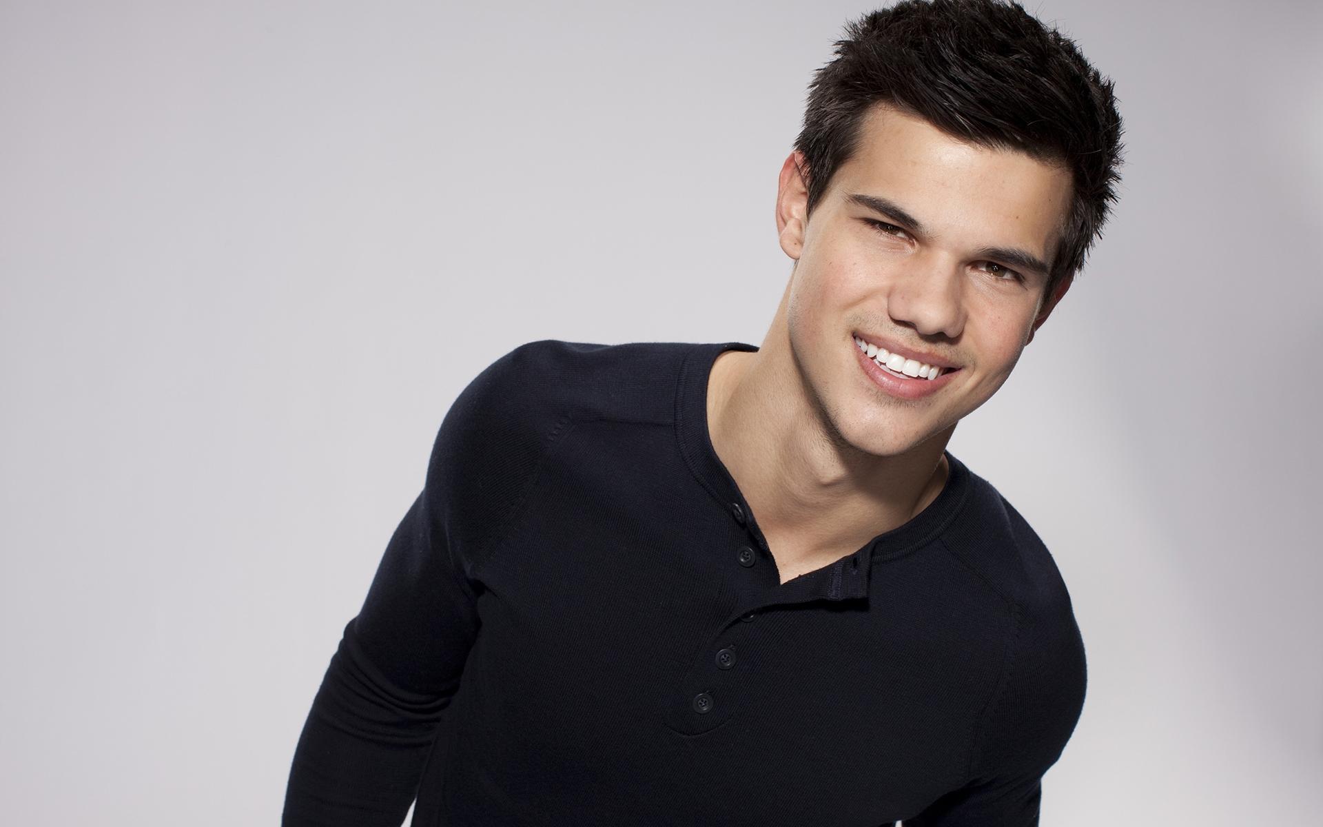 taylor daniel lautner()