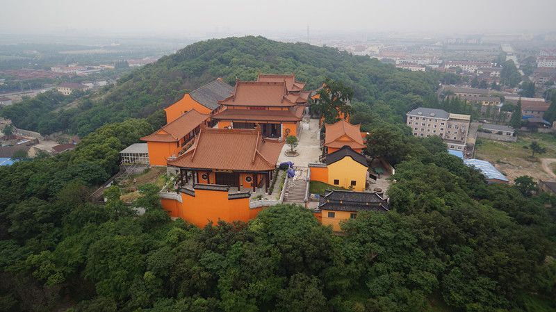  p>九峰禅寺在东北佳木斯旁边的双鸭山市岭东区境内,乃禅宗大和尚上成