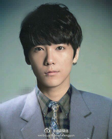  p data-id="gocovq9rra">李洪基(         ),1990年3月2日出生于韩国