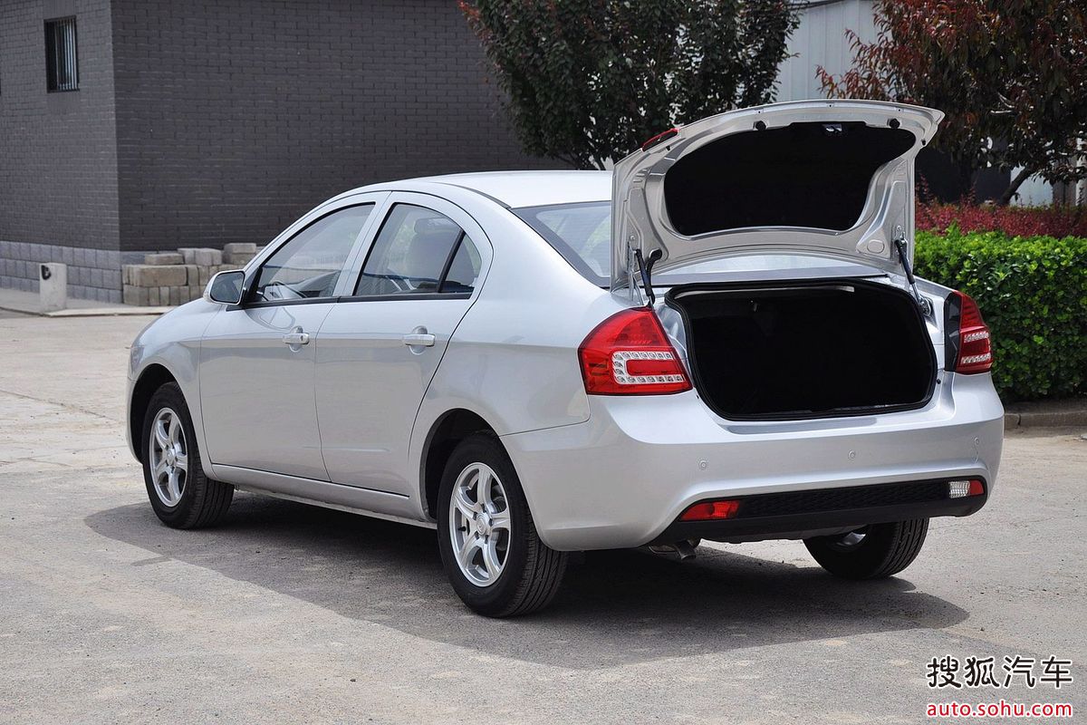 href="/item/长安cx30三厢">长安cx30三厢 /a>是长安汽车于2011年3月