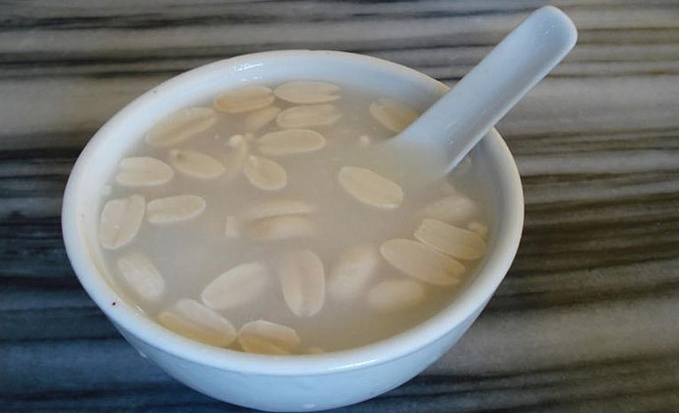  p>花生汤是福建省闽南地区的一道特色传统名点,属于 a href="#" data