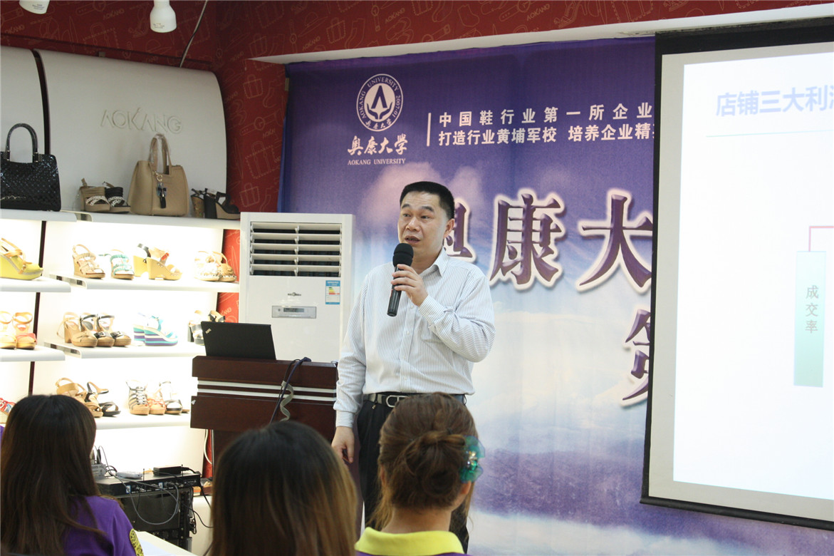  p>吴哲老师,1992年进入 a href="#" data-lemmaid="4193555">连锁