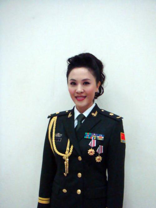  p data-id="gnvjosis20">王莹,女,汉族,1955年1月出生.