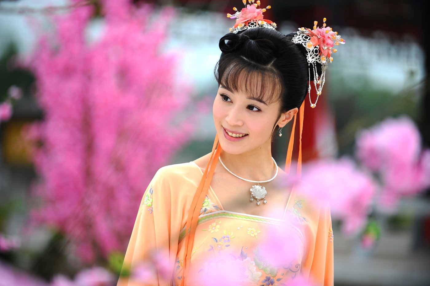 于浙江省金华市浦江县,毕业于浙江省艺术学院越剧表演班,中国女演员