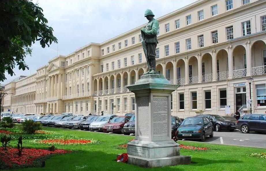 宫殿之一,它坐落在 a target="_blank" href="/item/圣詹姆斯区