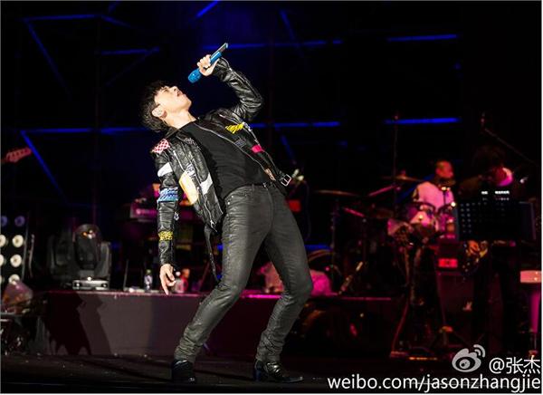  p data-id="u1b6yxw98h5p">张杰腰,张杰喜欢唱歌时下腰的动作. /p>