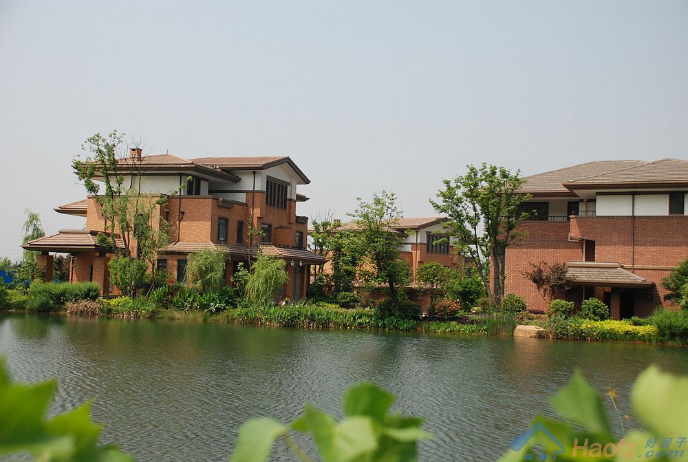  p>岳麓山公馆在 a href="#" data-lemmaid="1710">湘江 /a>河西岸,地