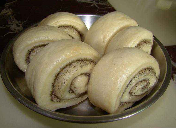  p>黑芝麻核桃小馒头,东北特色小吃,营养丰富,做法考究. /p>