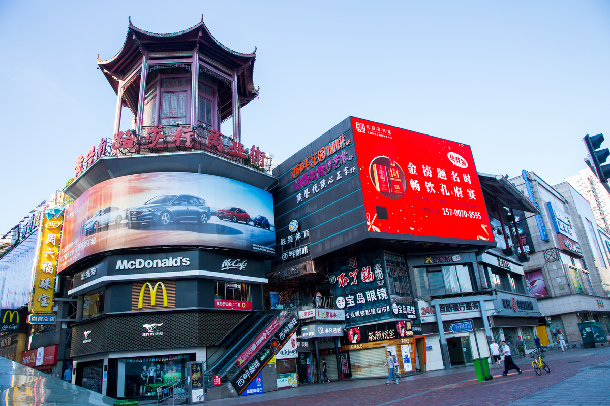 新的黄兴南路步行商业街是中共长沙市委,长沙市人民政府在经过广泛