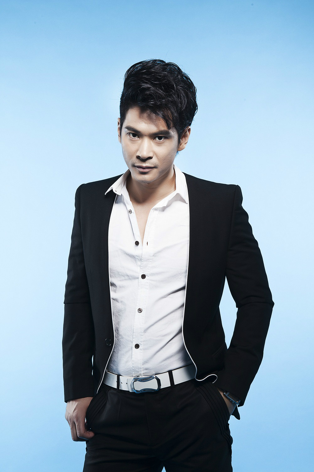  p>李炳渊,原名李渊,出生于 a target="_blank" href="/item/山东省