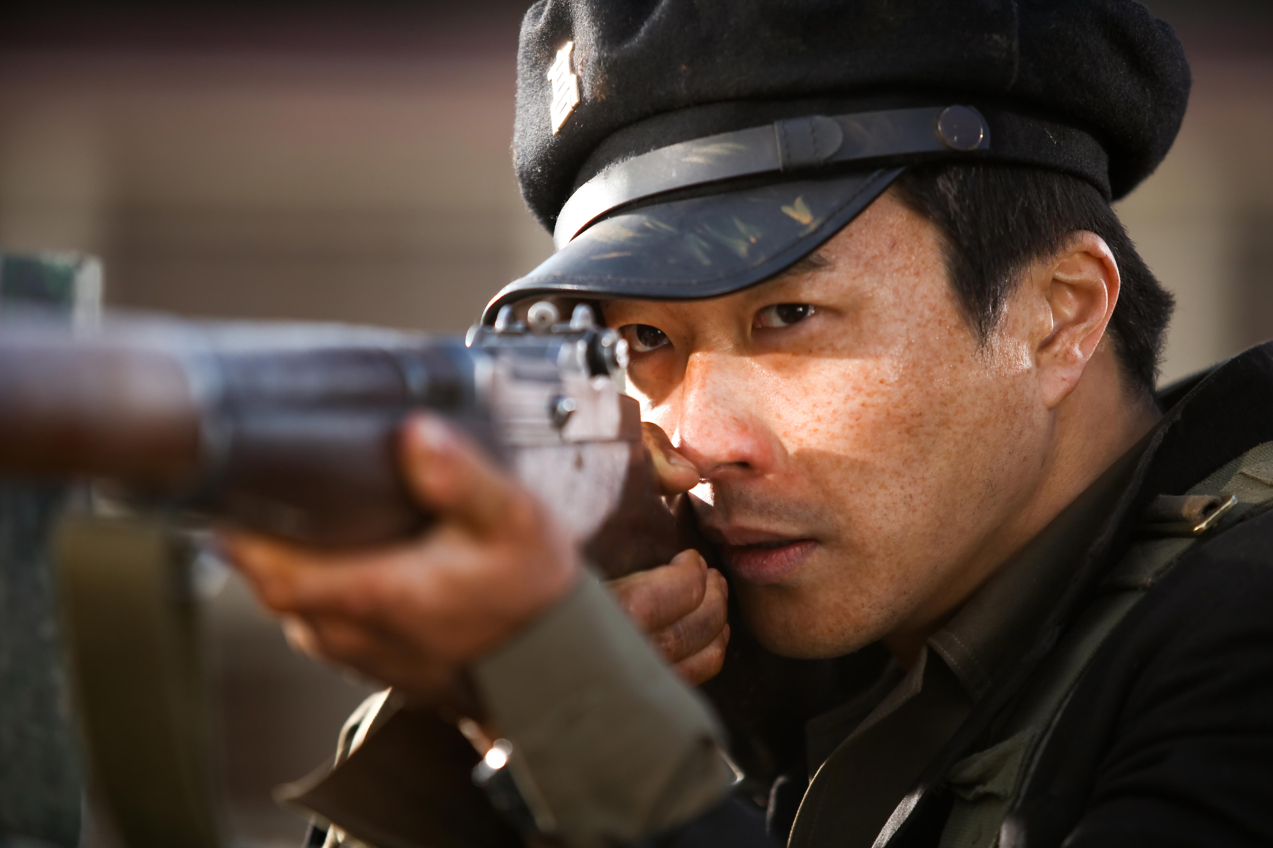 影片讲述了朝鲜战争时期,败退的美韩联军以洛东江为最后防线.