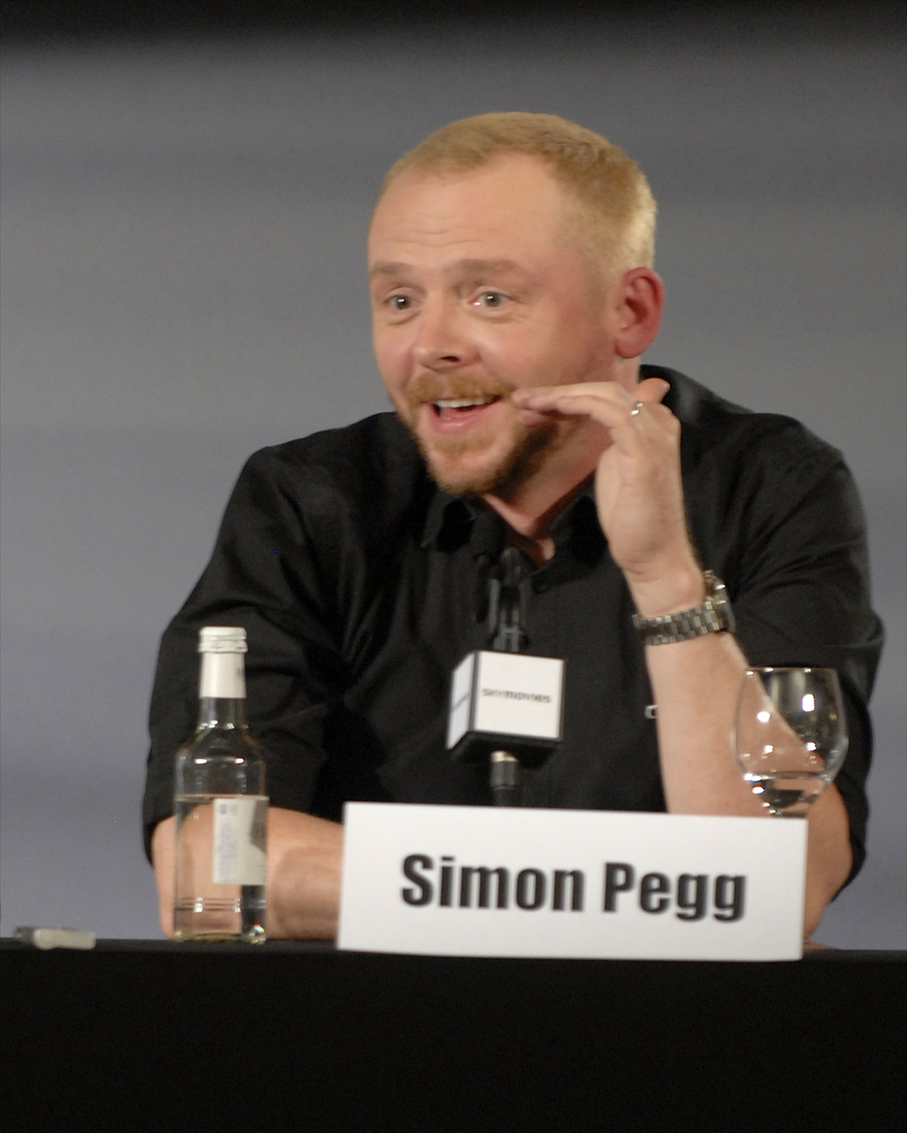  p>西蒙·佩吉(simon pegg),1970年2月14日出生于英国格洛斯特,英国