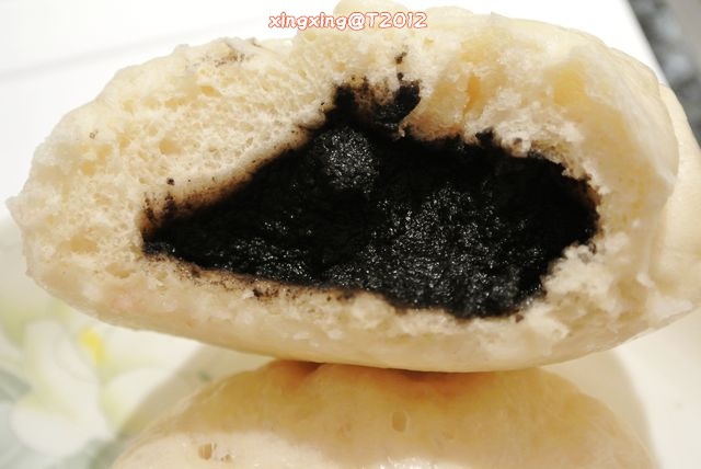 豆沙黑芝麻包子