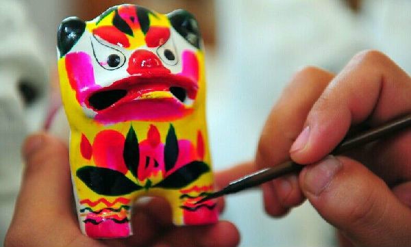  p>泥塑,俗称"彩塑"泥塑艺术是中国民间传统的一种古老常见的 a