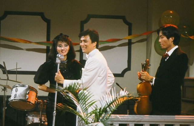 《香江花月夜》是1984年出品的 a target="_blank" href="/item/香港