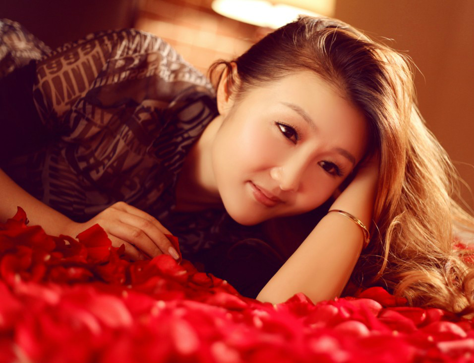  p>蒋雪儿(snow),1987年2月25日出生于中国四川,中国内地流行乐女歌手