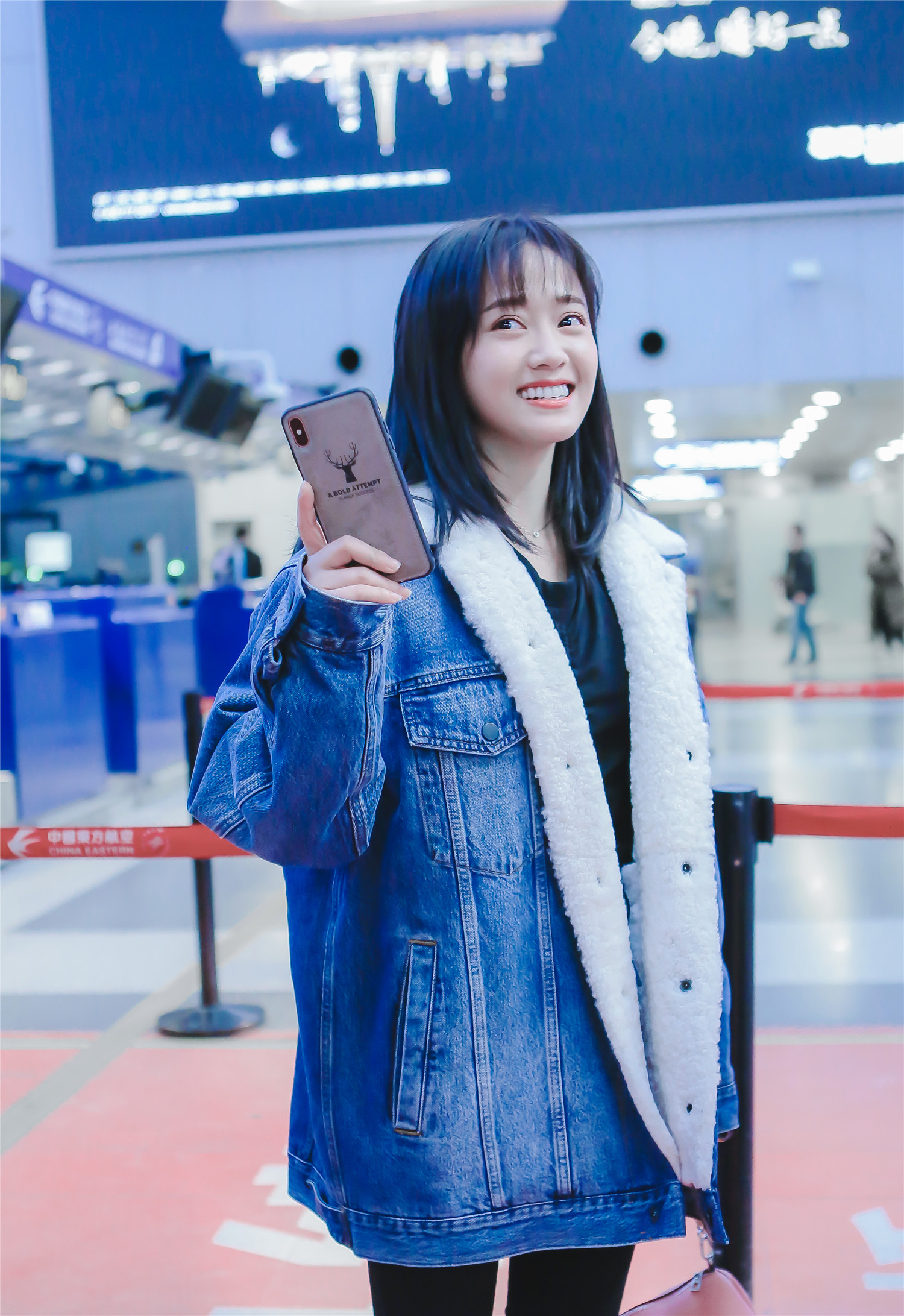  p>郑湫泓(greenly),原名郑泽漫,1990年11月25日出生于广东省揭阳市