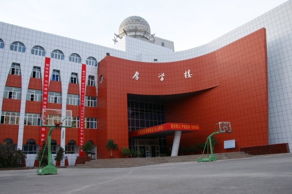  p>乌鲁木齐市第八中学坐落于市中心, a href="#" data-lemmaid="