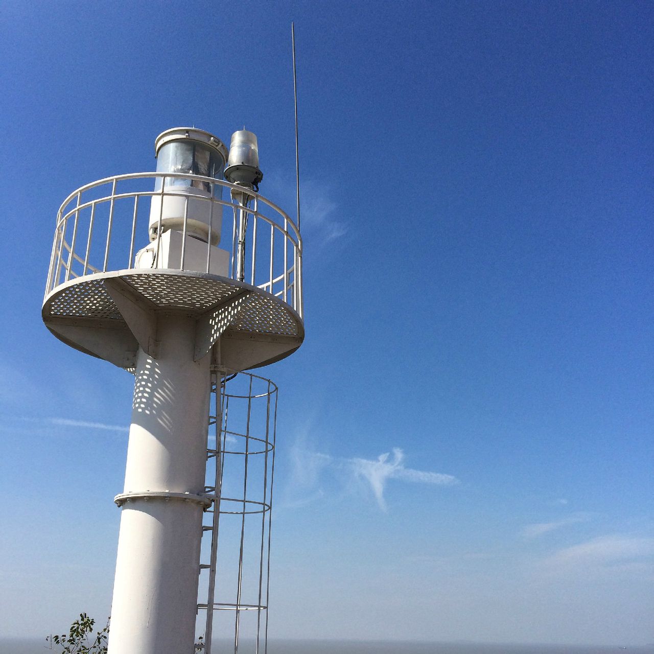 大鹏山灯塔,是浙江省舟山市境内的一座灯塔