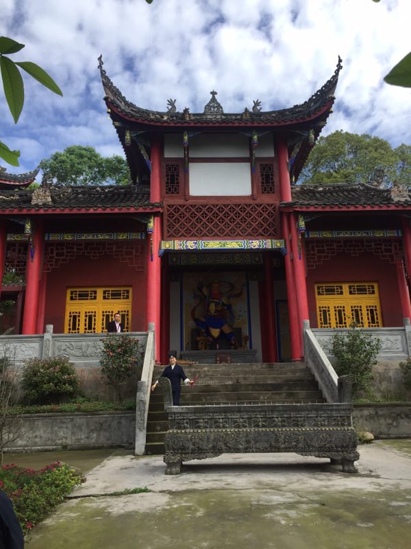 台道观,位于崇州市白头镇莲花村和大雨村交界的龙华山(俗名莲花山)