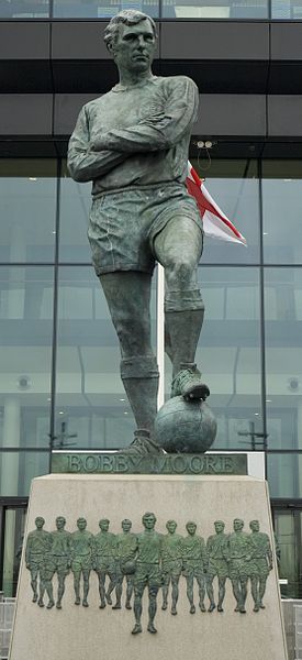  p>博比·穆尔(bobby moore,1941年4月12日—1993年2月24日),前英国