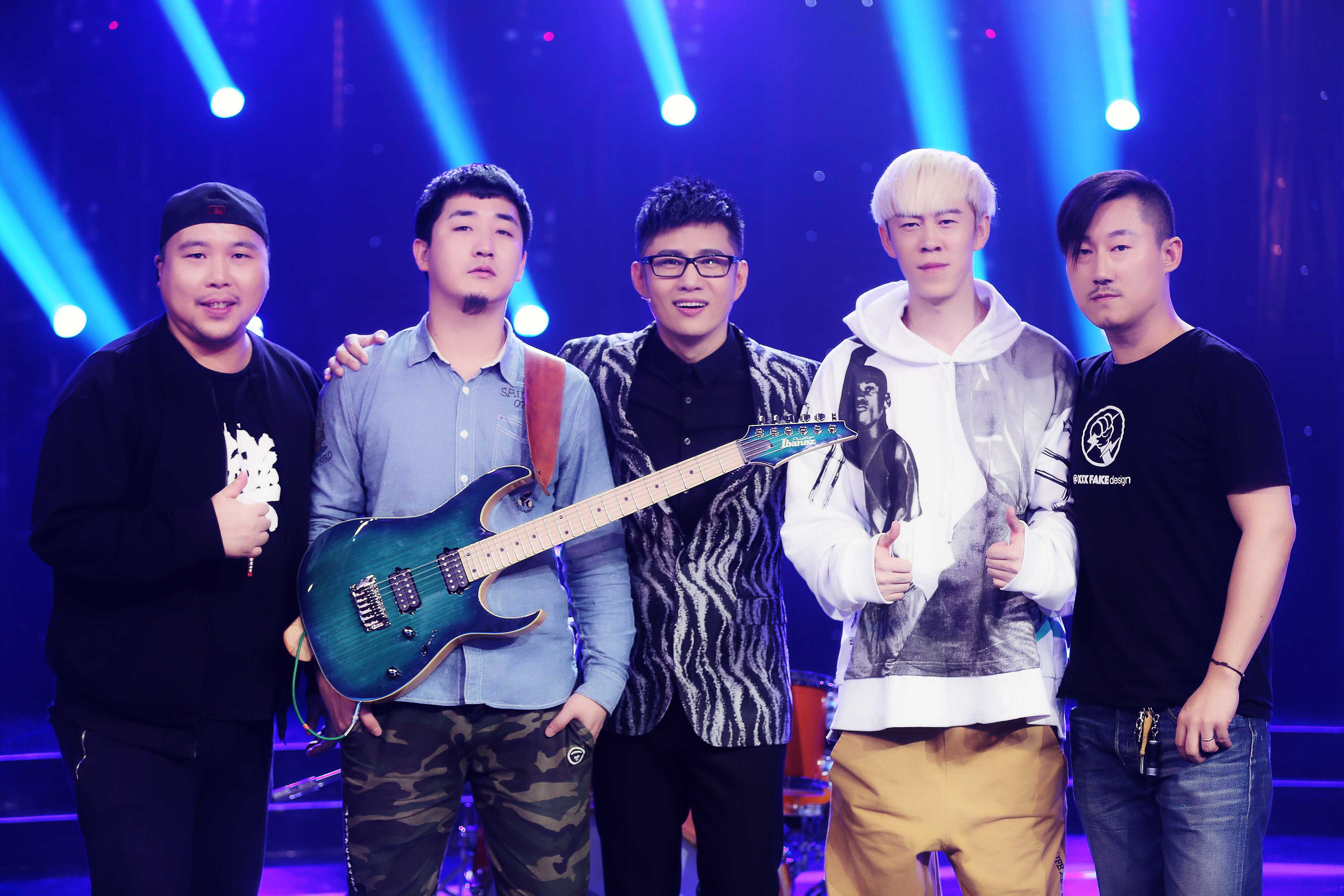  p>石头,本名王卓实,11月14日出生于中国吉林省吉林市,中国内地流行男