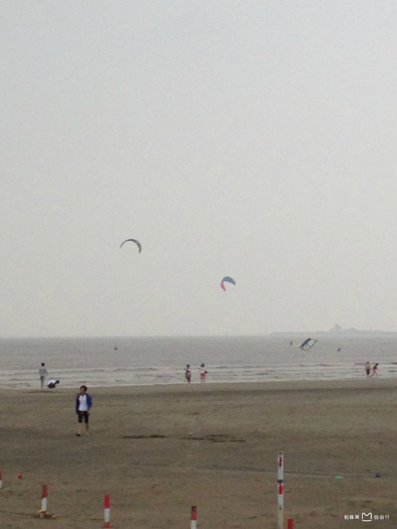  p data-id="gnwvn1ng82">黄金海滩(gold beach),诺曼底的一处海滩,因