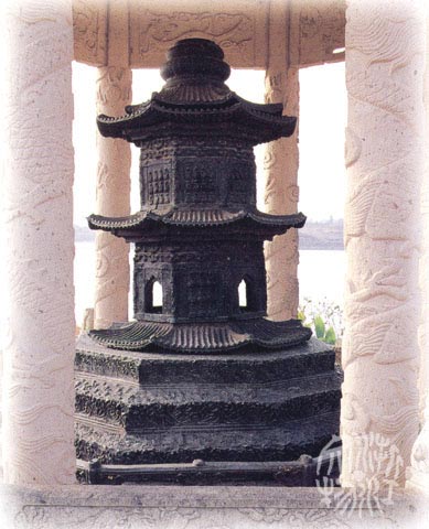  p>双林铁塔现置于浙江义乌塔山云黄山麓的 a target="_blank" href="