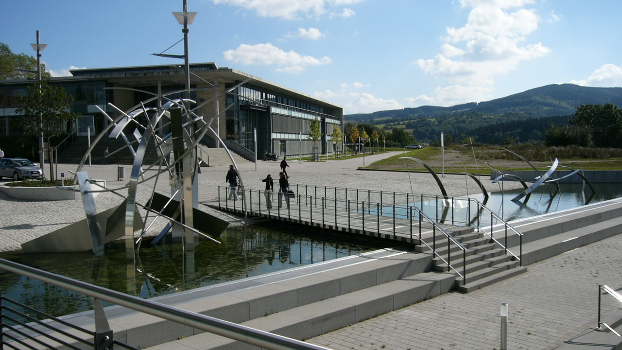  p> b>伊尔梅瑙工业大学 /b>是德国小有名气的国立 a href="#" data