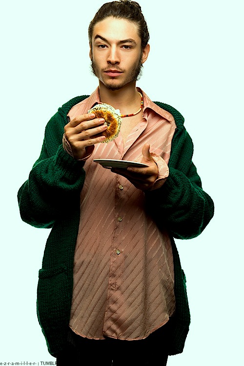  p>埃兹拉·米勒(ezra miller),1992年9月30日出生于美国 a target="