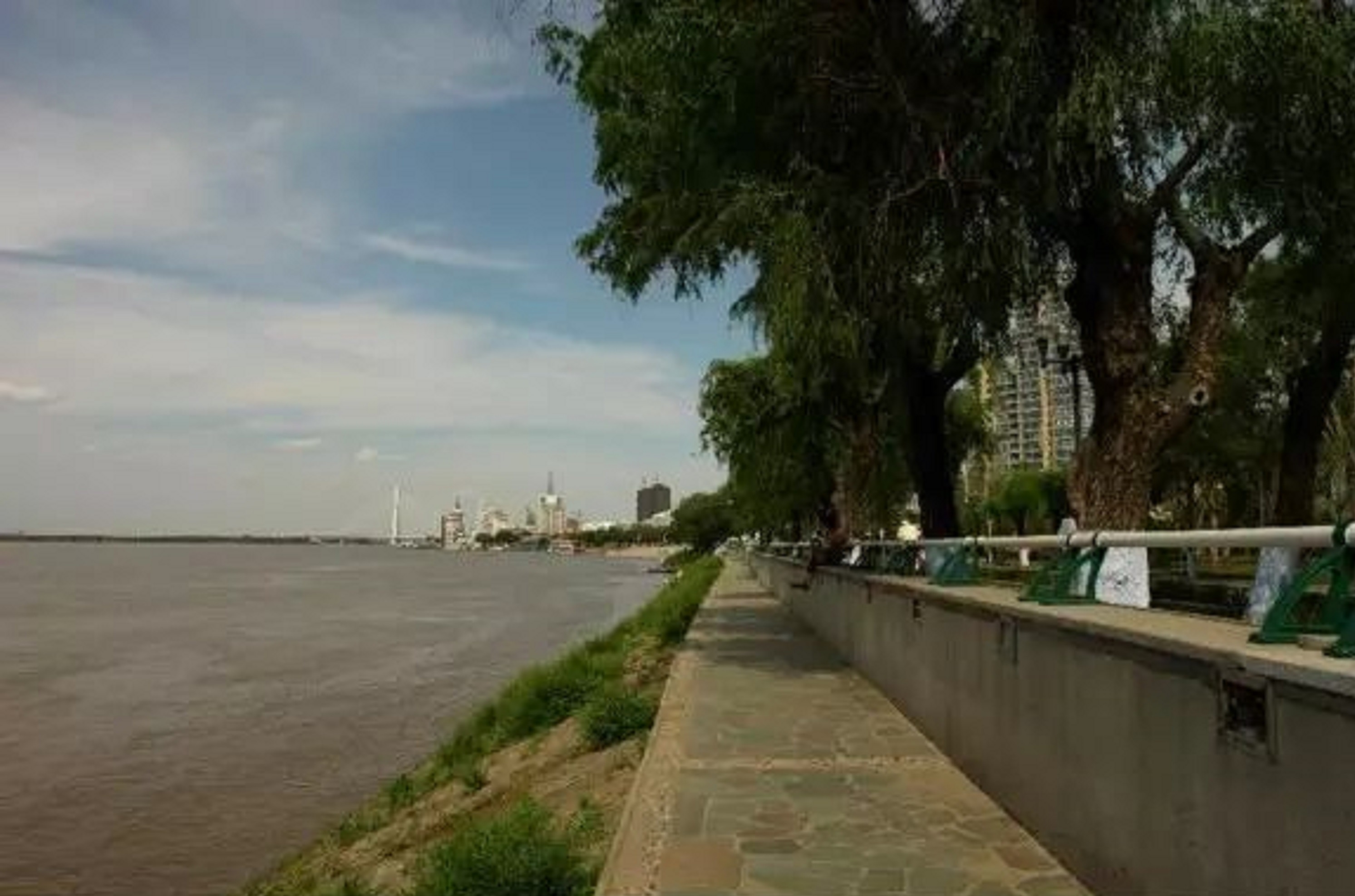 zfq8h">建国公园位于 a target="_blank" href="/item/哈尔滨/177863"