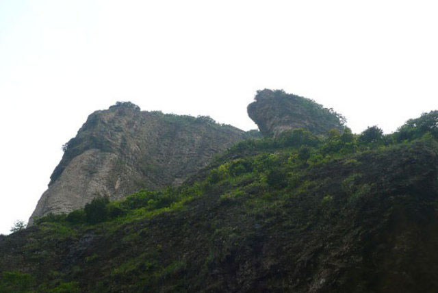  p data-id="go0n2tga75">芙蓉三崖即芙蓉三冠,地处芙蓉古村西面的山