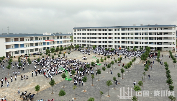  p>陇川县第一中学,简称陇川一中,1958年建校,学校位于云南的德宏傣族