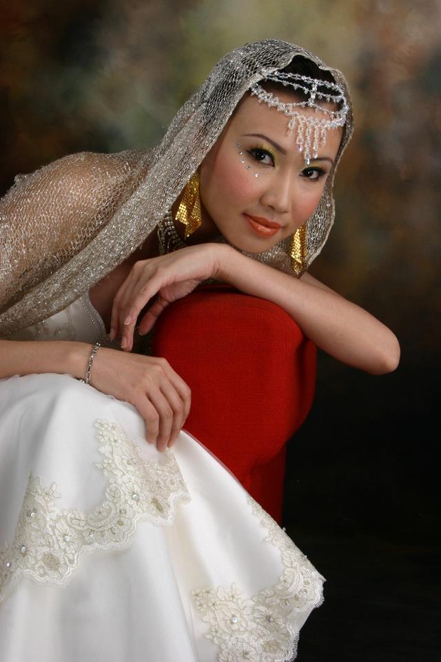  p>吴泓君,高山族女歌唱家,马来西亚十大歌星,最畅销女歌星.