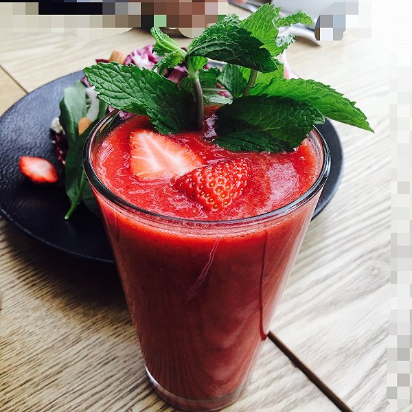 鲜榨草莓汁