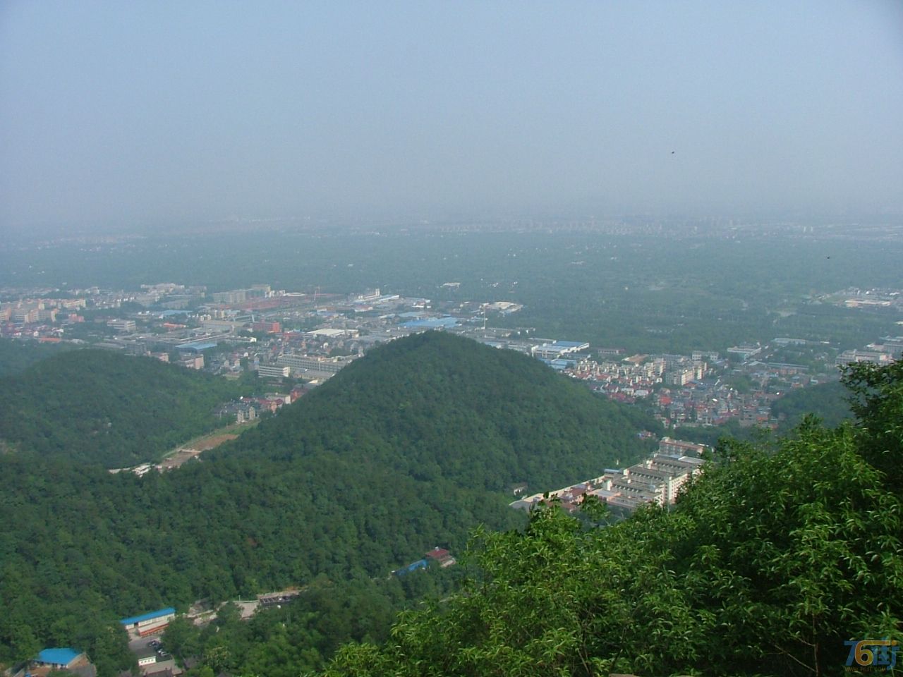  p>老和山位于杭州西湖风景区,西邻 a target="_blank" href="/item