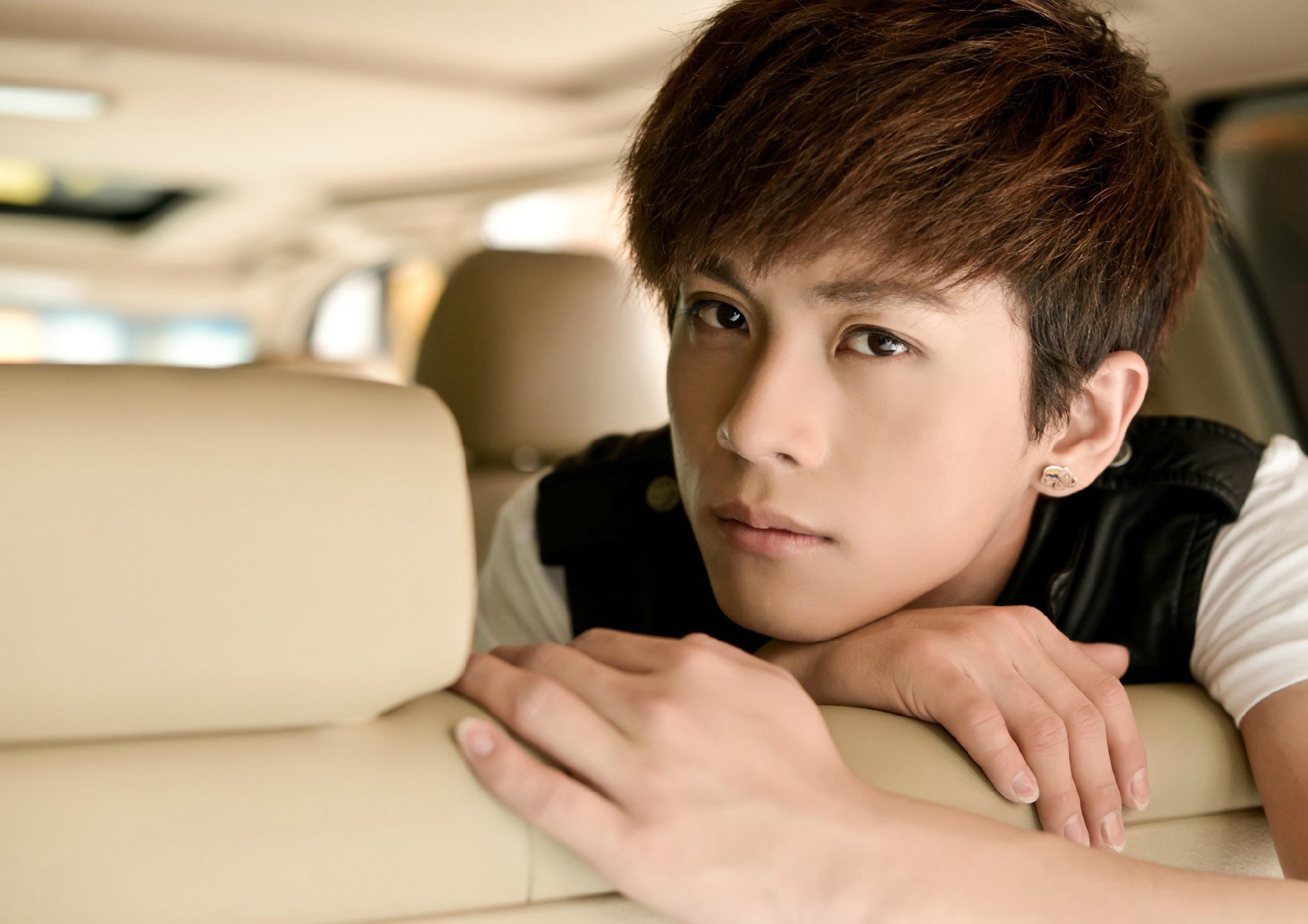  p>武艺,1990年11月3日出生于香港九龙,中国男歌手,演员,主持人.