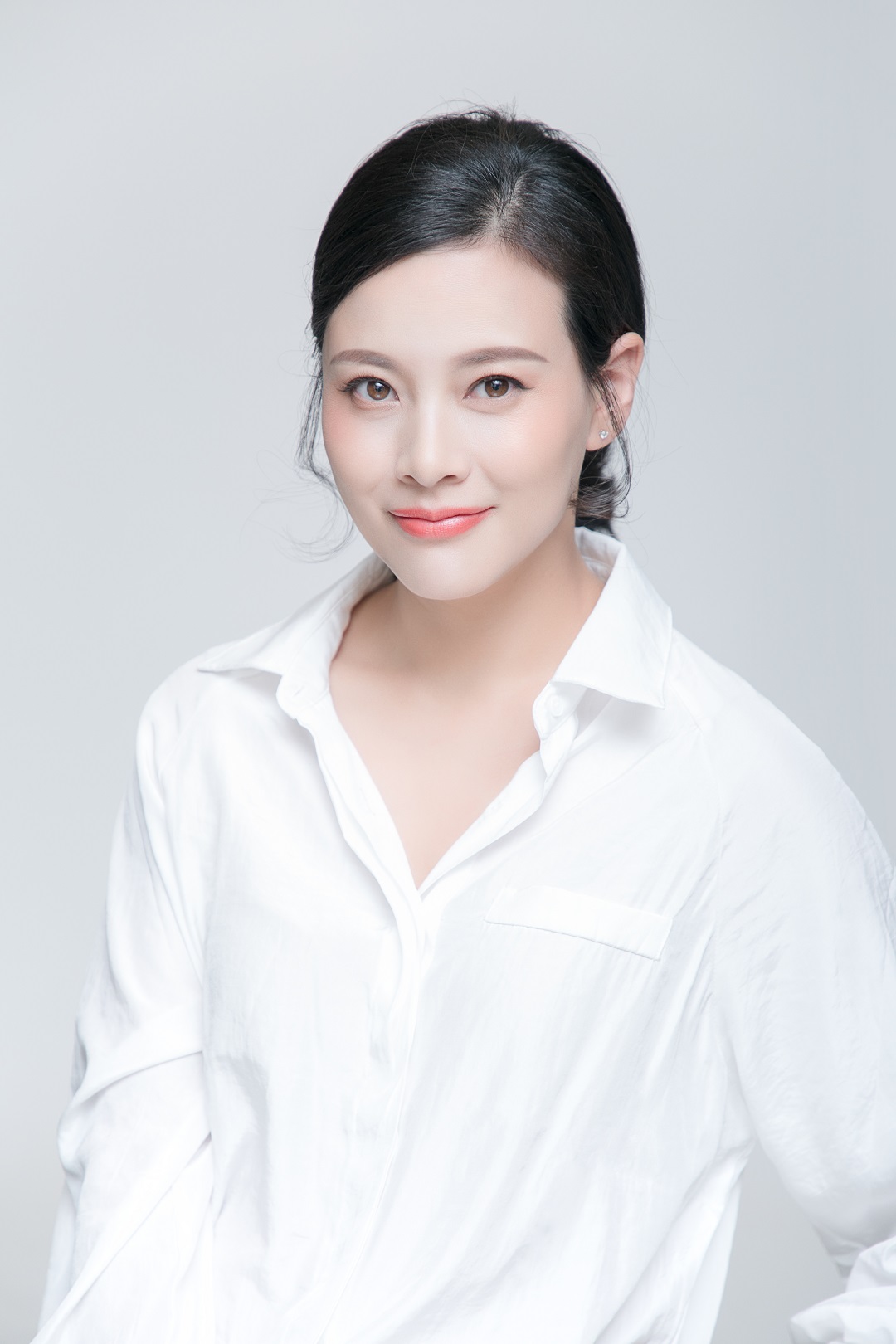  p>郝文婷,4月11日出生于山西省,中国内地女演员,毕业于山西大学.