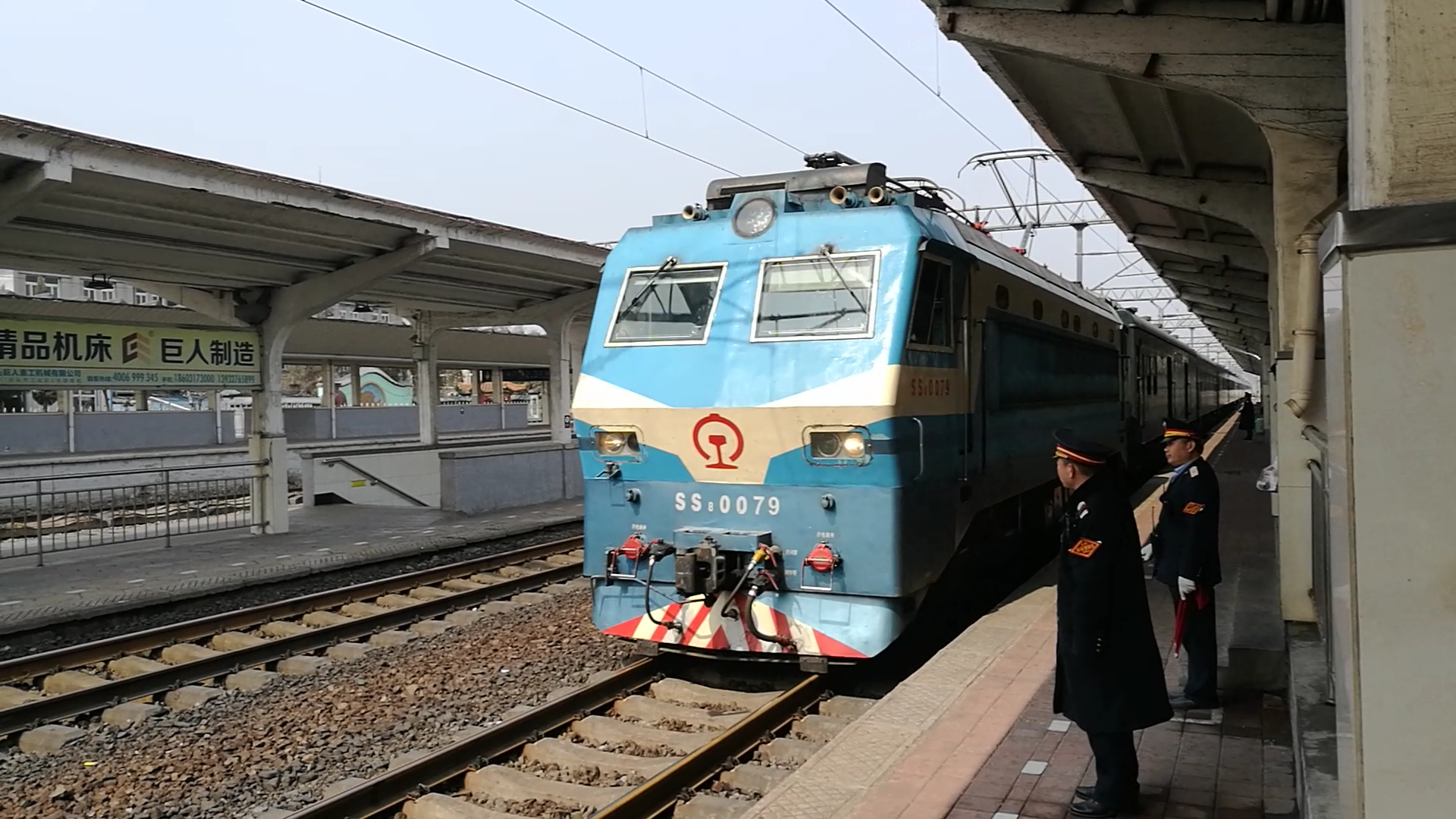  p> b>t253次列车 /b>是 a target="_blank" href="/item/中国铁路